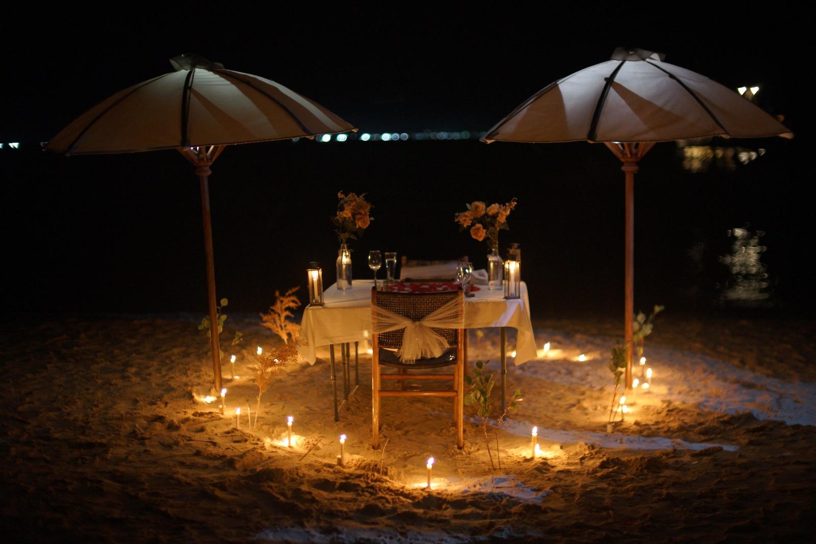 Beach dinner – Vinca Deluxe Phinisi