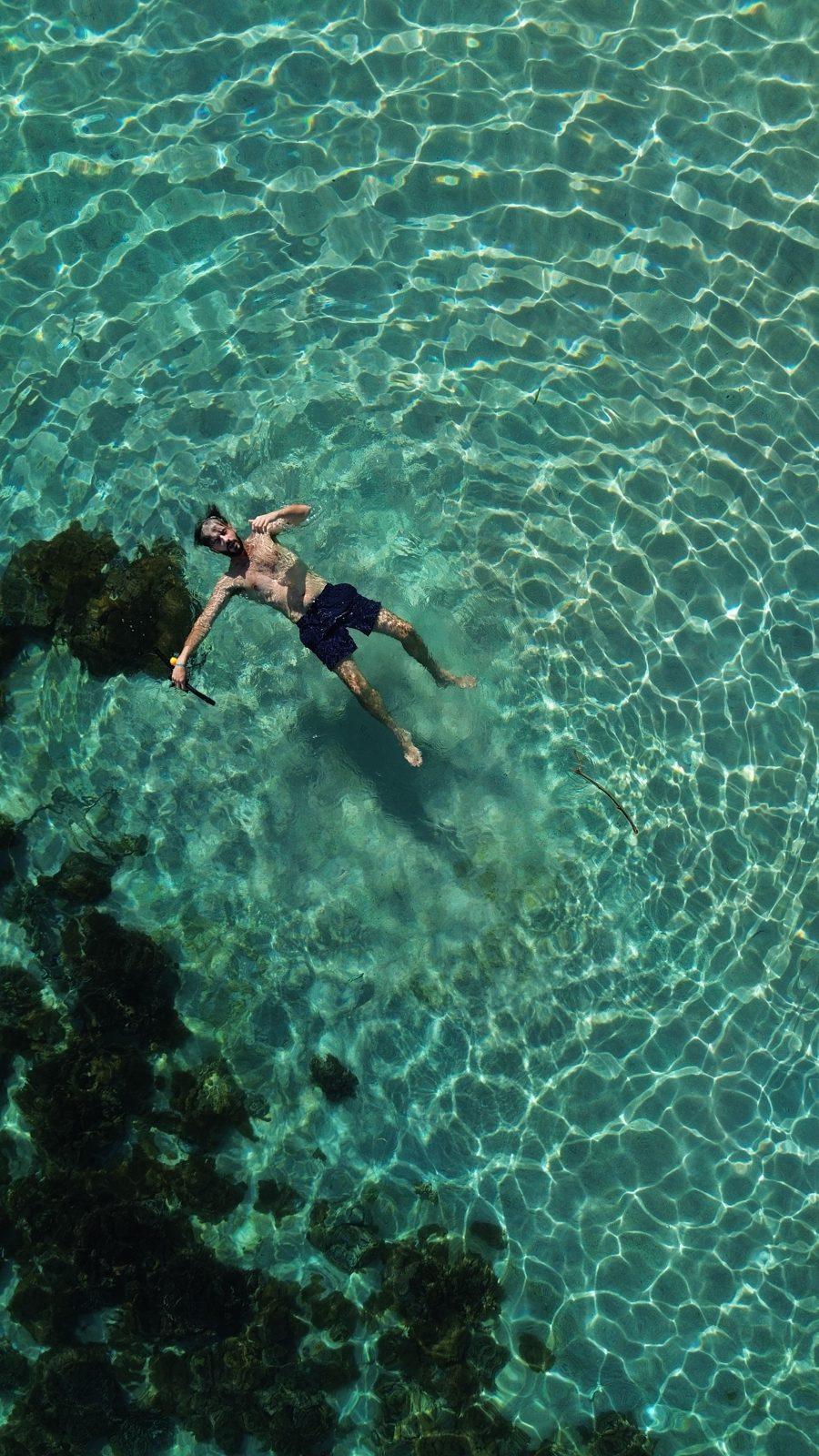 Swim Snorkel – aerial person floating in turquoise shallows (KEXI 行程实拍)